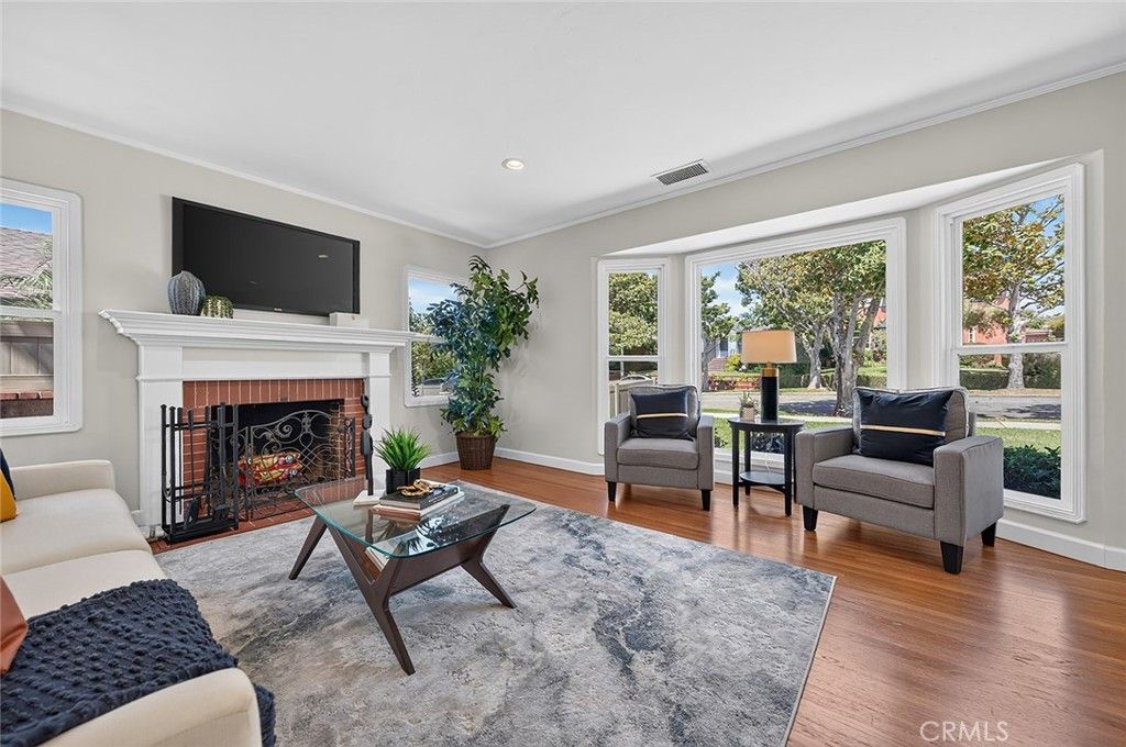 Image 10 of property listing at 735 Los Altos Avenue, Long Beach, CA 90804
