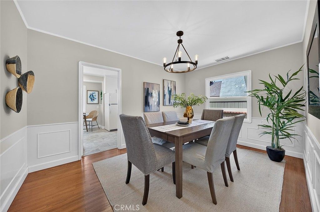 Image 13 of property listing at 735 Los Altos Avenue, Long Beach, CA 90804