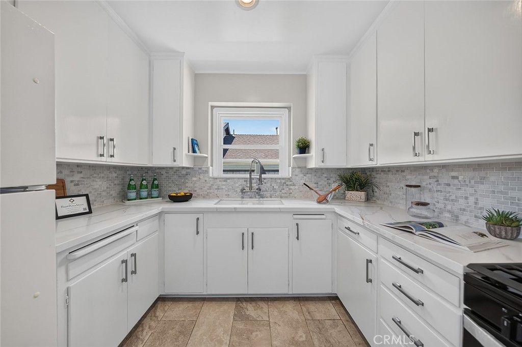 Image 15 of property listing at 735 Los Altos Avenue, Long Beach, CA 90804