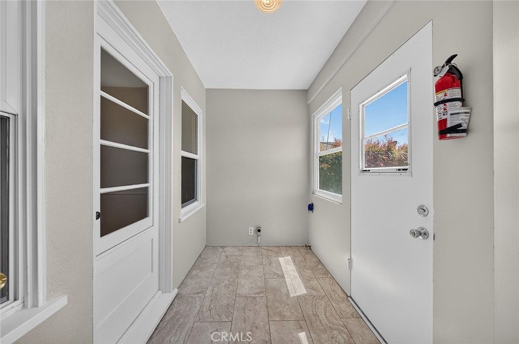 Image 19 of property listing at 735 Los Altos Avenue, Long Beach, CA 90804