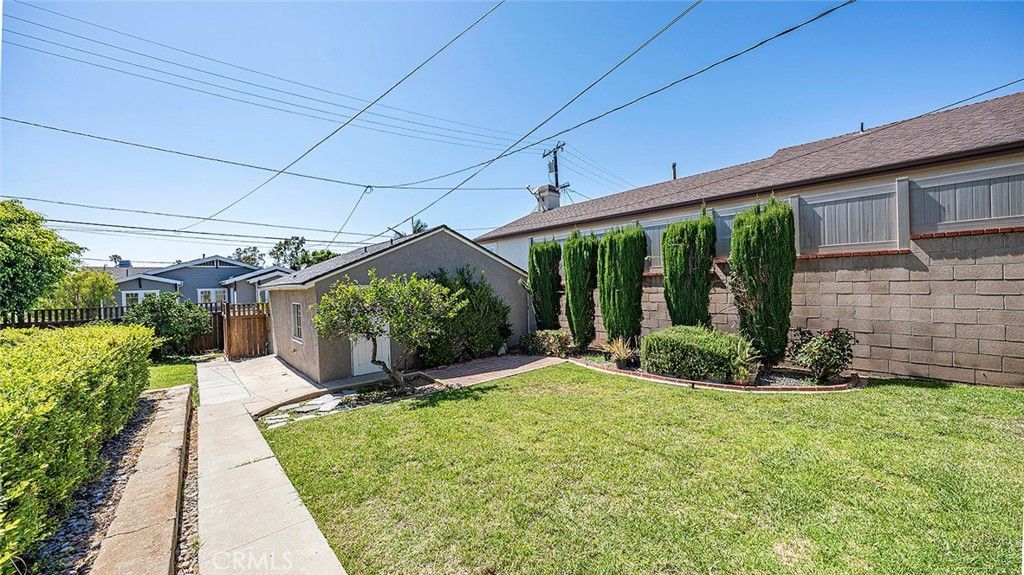 Image 30 of property listing at 735 Los Altos Avenue, Long Beach, CA 90804
