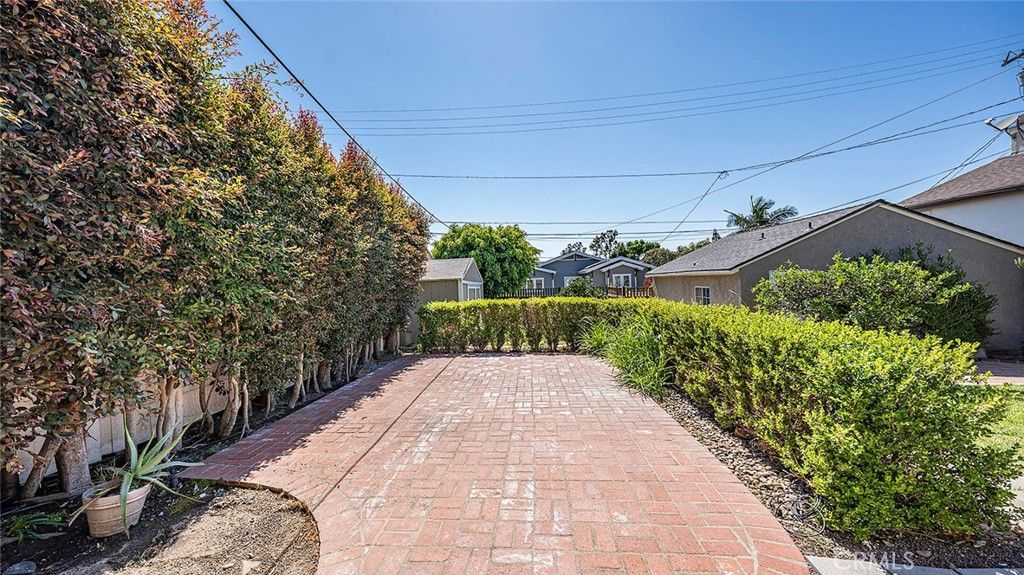 Image 31 of property listing at 735 Los Altos Avenue, Long Beach, CA 90804