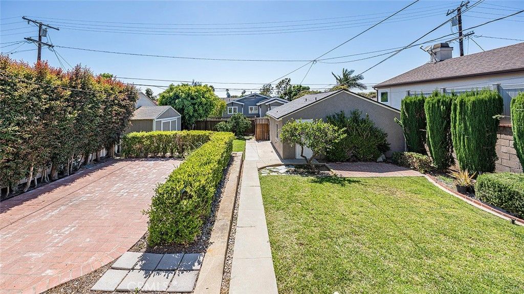 Image 32 of property listing at 735 Los Altos Avenue, Long Beach, CA 90804