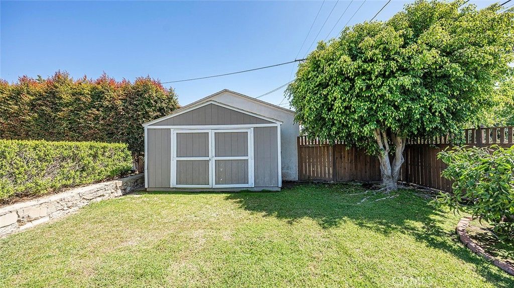 Image 34 of property listing at 735 Los Altos Avenue, Long Beach, CA 90804