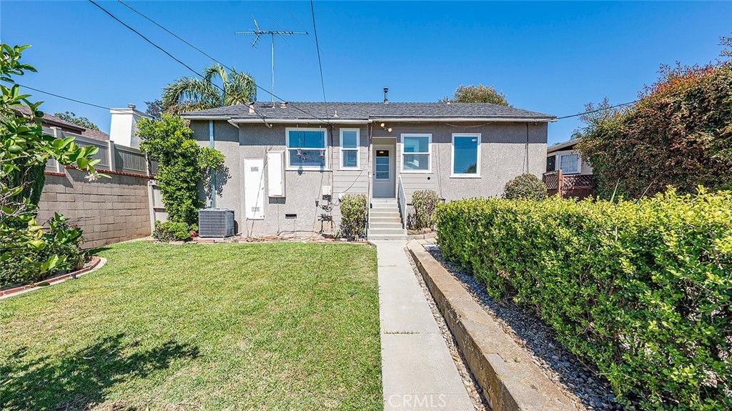 Image 35 of property listing at 735 Los Altos Avenue, Long Beach, CA 90804