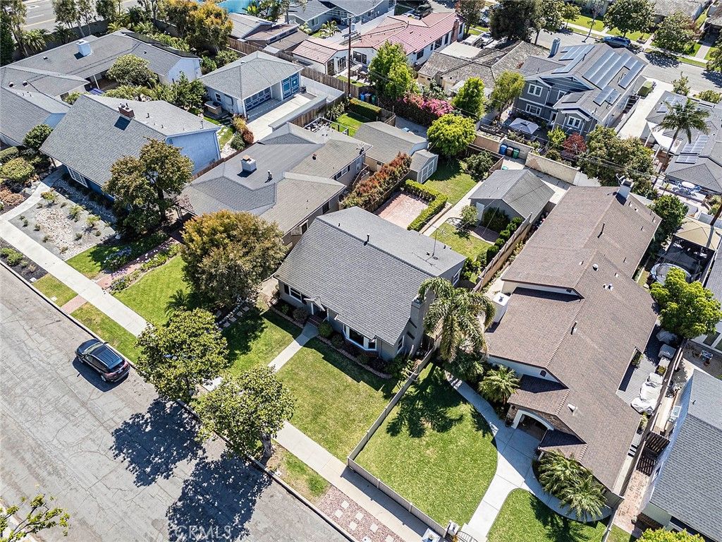Image 38 of property listing at 735 Los Altos Avenue, Long Beach, CA 90804