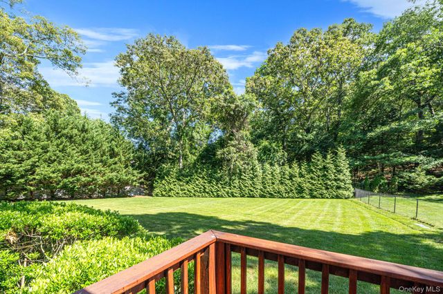 4 Durham Drive, Dix Hills, NY 11746