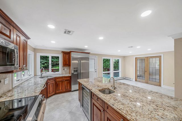 4 Durham Drive, Dix Hills, NY 11746