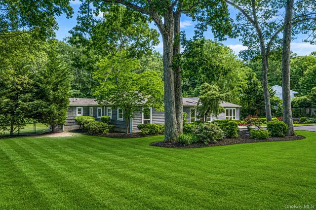 4 Durham Drive, Dix Hills, NY 11746