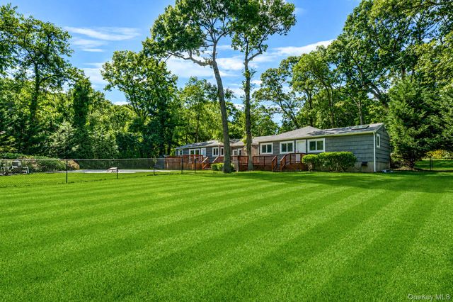 4 Durham Drive, Dix Hills, NY 11746