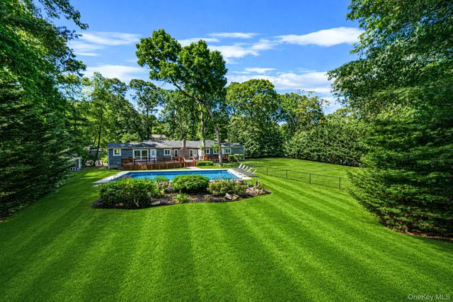 4 Durham Drive, Dix Hills, NY 11746
