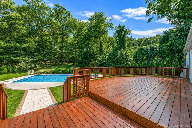 4 Durham Drive, Dix Hills, NY 11746