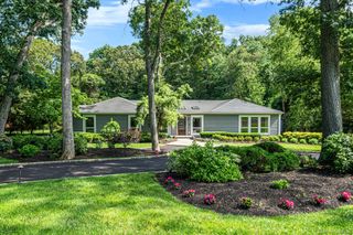 4 Durham Drive, Dix Hills, NY 11746