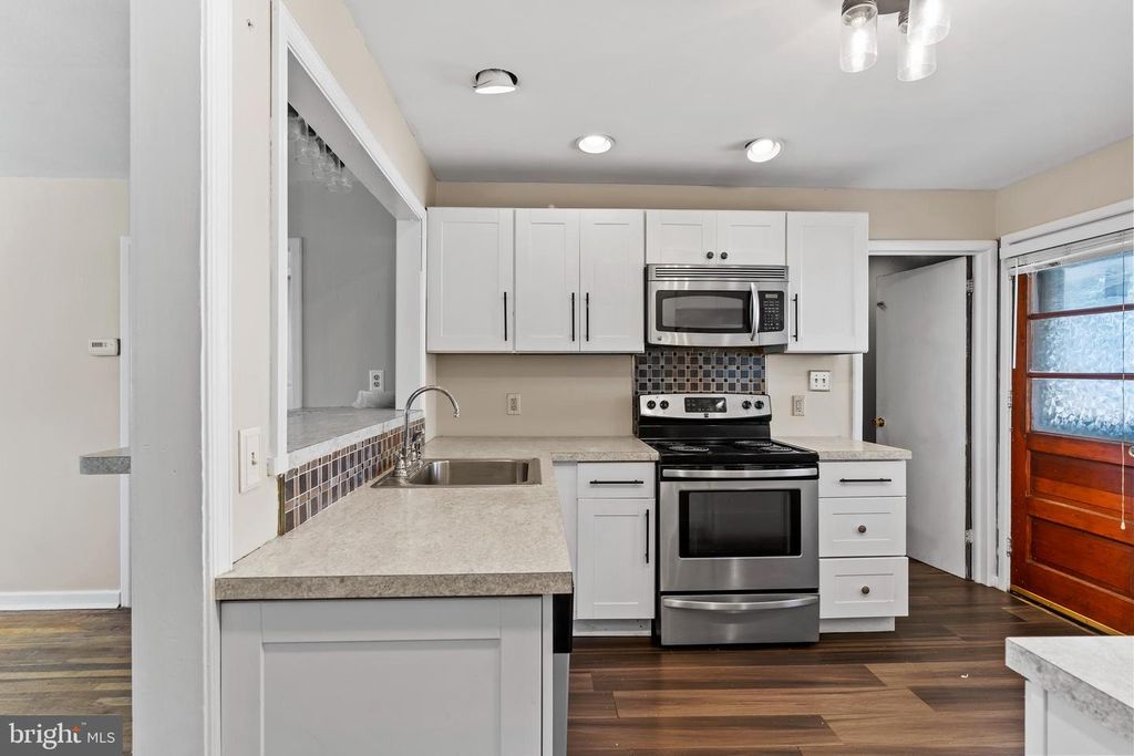 Image 12 of property listing at 2042 LOCUST LN, Hummelstown, PA 17036