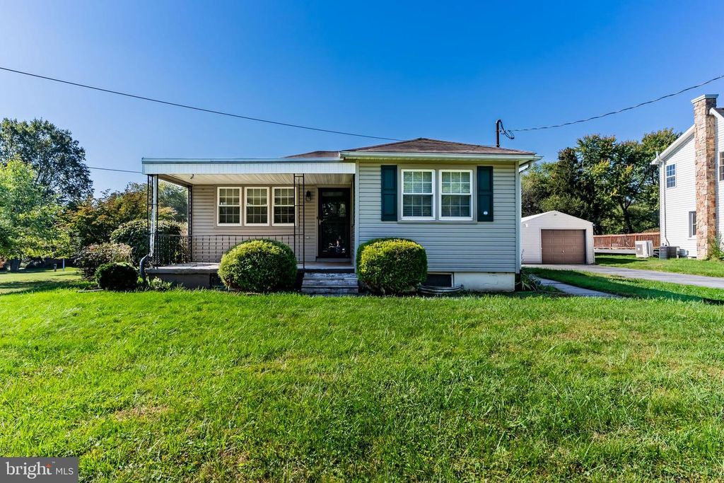 Image 14 of property listing at 2042 LOCUST LN, Hummelstown, PA 17036