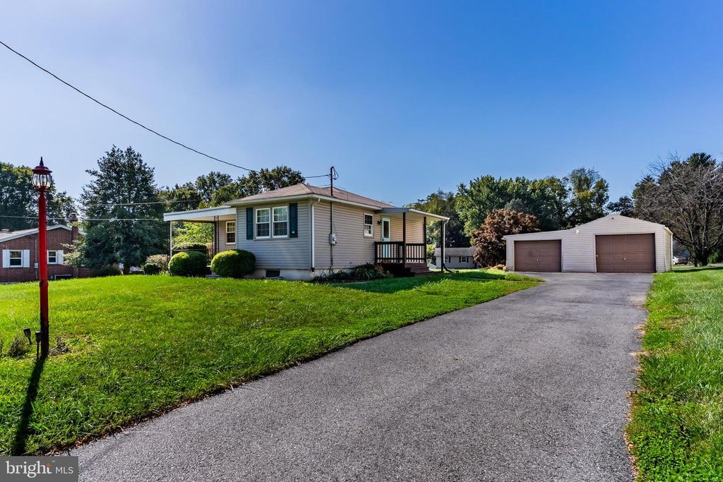 Image 15 of property listing at 2042 LOCUST LN, Hummelstown, PA 17036