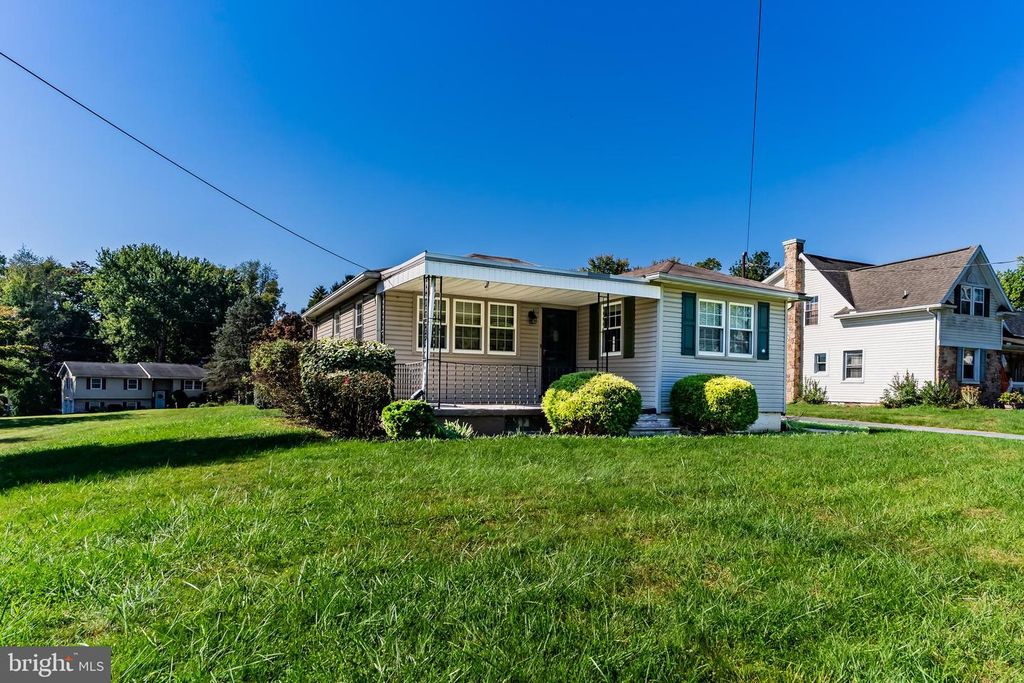 Image 16 of property listing at 2042 LOCUST LN, Hummelstown, PA 17036