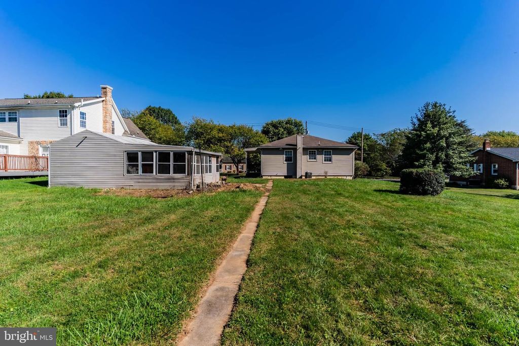 Image 19 of property listing at 2042 LOCUST LN, Hummelstown, PA 17036
