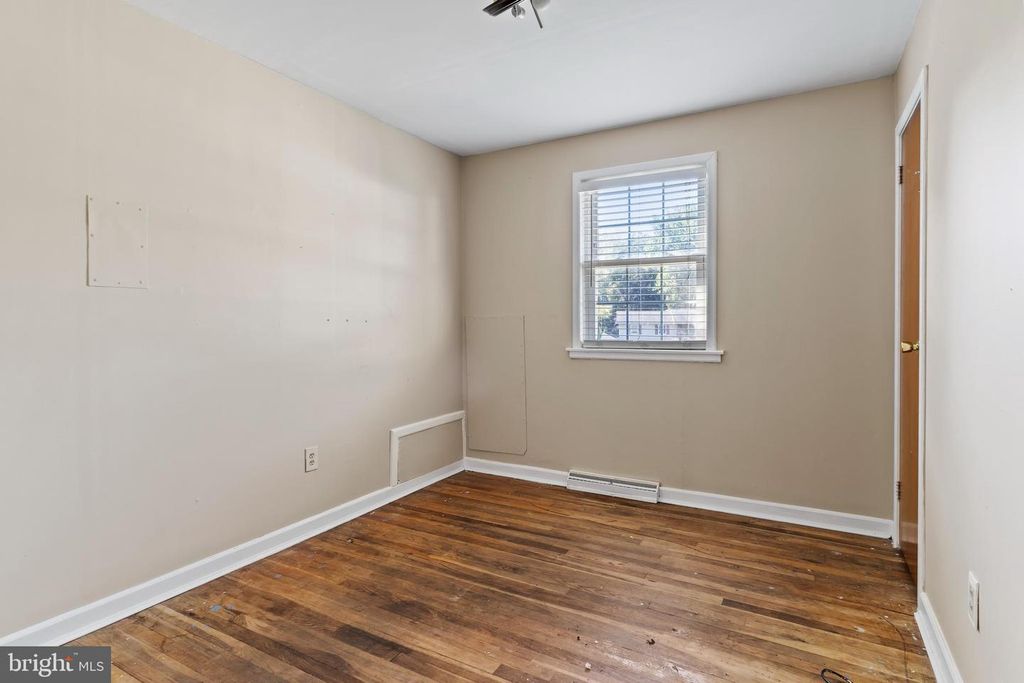 Image 4 of property listing at 2042 LOCUST LN, Hummelstown, PA 17036