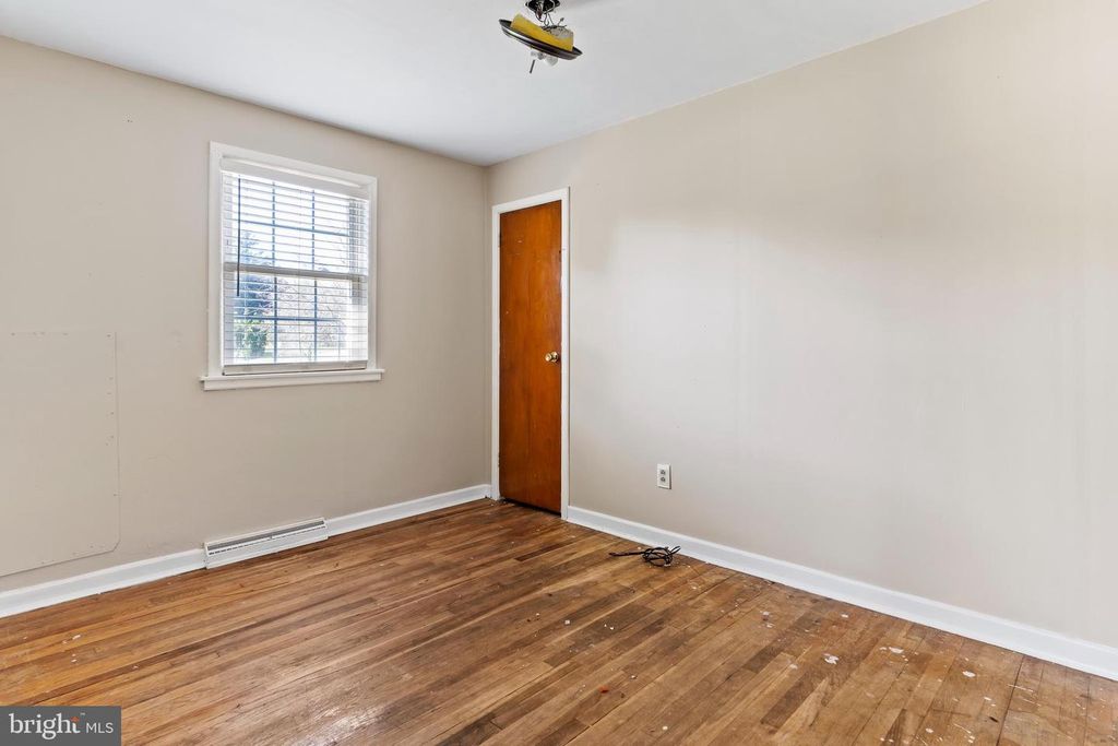 Image 5 of property listing at 2042 LOCUST LN, Hummelstown, PA 17036