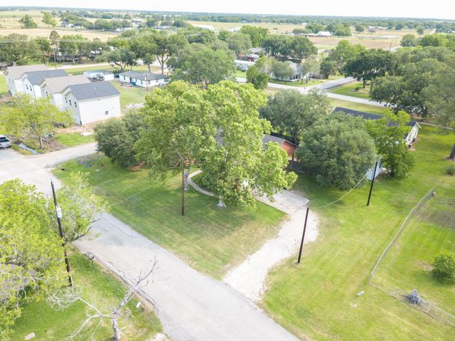330 N 4th Street, Beasley, TX 77417