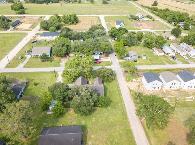 330 N 4th Street, Beasley, TX 77417