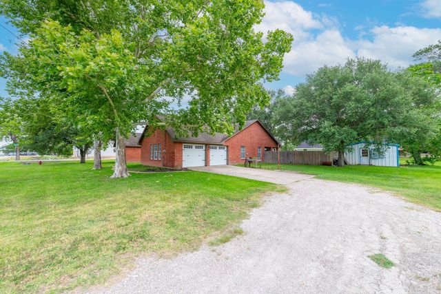 330 N 4th Street, Beasley, TX 77417