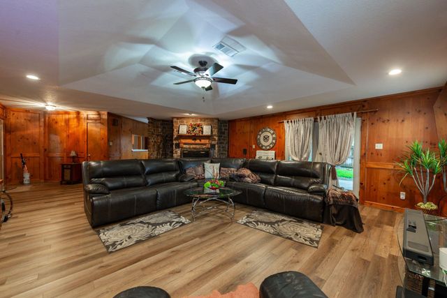 330 N 4th Street, Beasley, TX 77417