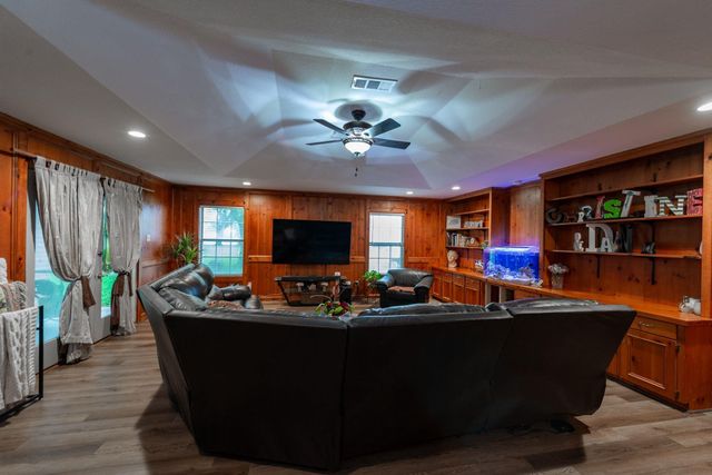 330 N 4th Street, Beasley, TX 77417