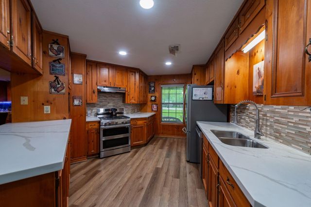 330 N 4th Street, Beasley, TX 77417