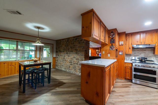 330 N 4th Street, Beasley, TX 77417