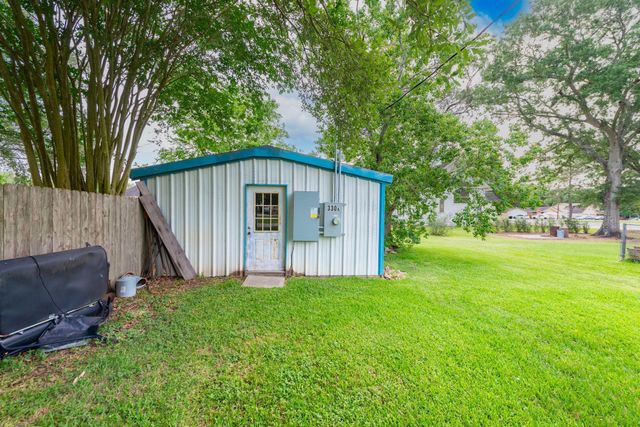 330 N 4th Street, Beasley, TX 77417