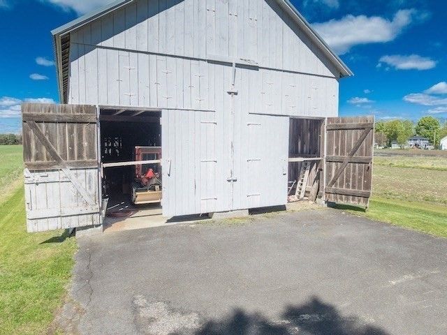 115 West St, Hadley, MA 01035