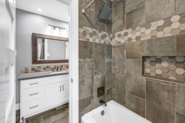 4738 Whispering Falls Drive, Houston, TX 77084