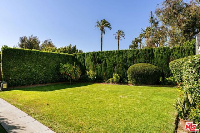 1026 S Windsor Boulevard, Los Angeles, CA 90019
