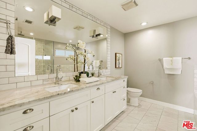 1026 S Windsor Boulevard, Los Angeles, CA 90019