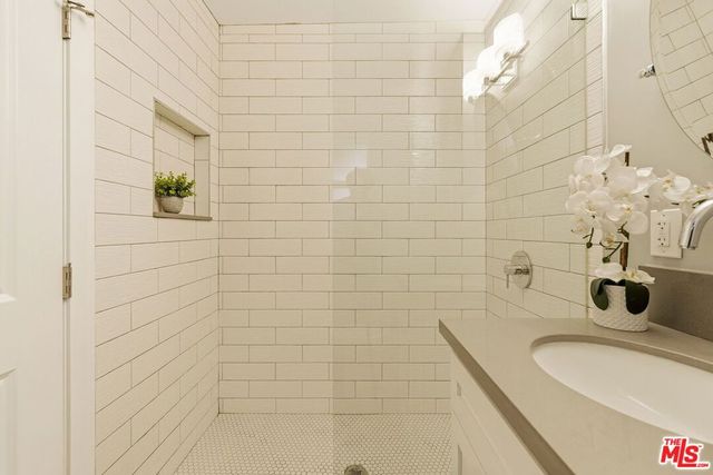 1026 S Windsor Boulevard, Los Angeles, CA 90019