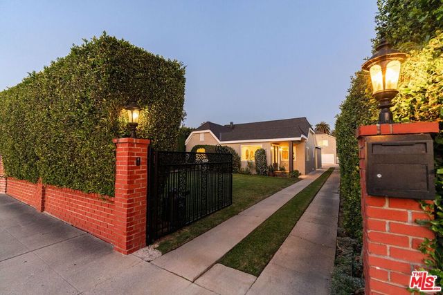 1026 S Windsor Boulevard, Los Angeles, CA 90019