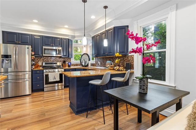 126 Second Street, Newport, RI 02840