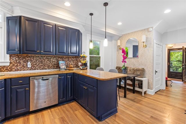 126 Second Street, Newport, RI 02840