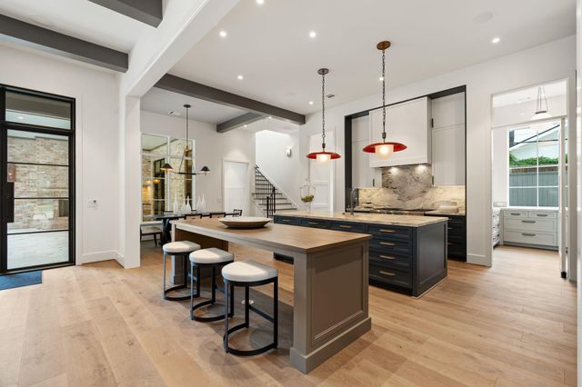 827 Rocky River Road, Houston, TX 77056