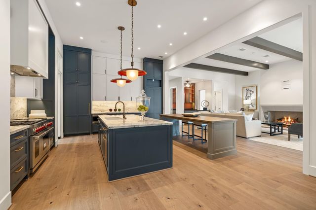 827 Rocky River Road, Houston, TX 77056