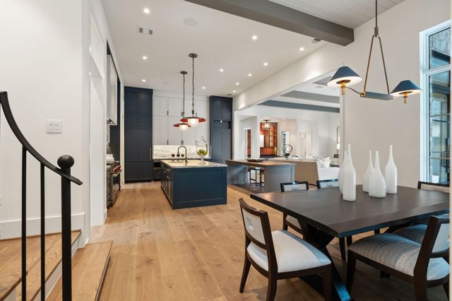 827 Rocky River Road, Houston, TX 77056