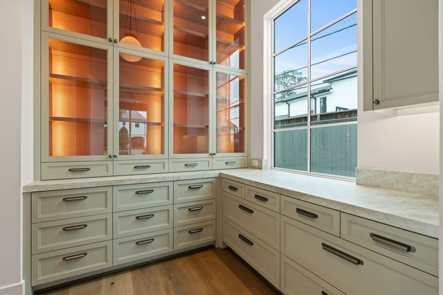 827 Rocky River Road, Houston, TX 77056