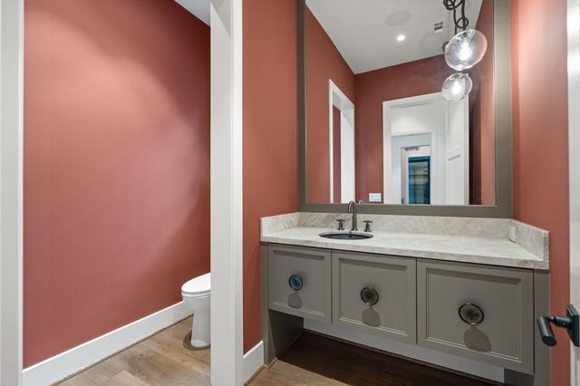 827 Rocky River Road, Houston, TX 77056