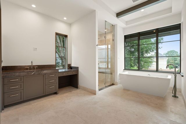 827 Rocky River Road, Houston, TX 77056