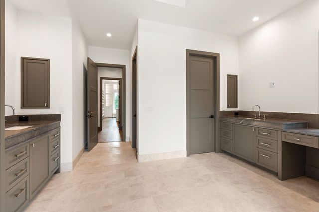 827 Rocky River Road, Houston, TX 77056
