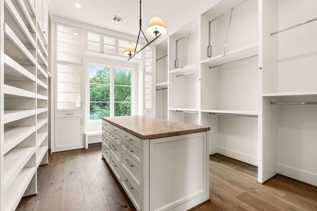 827 Rocky River Road, Houston, TX 77056