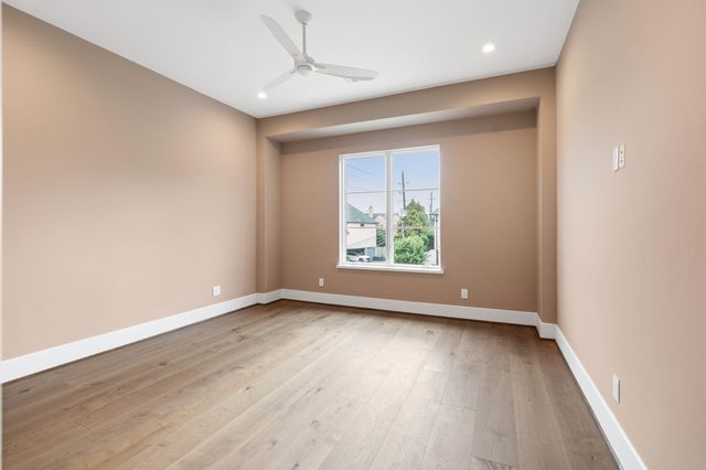 827 Rocky River Road, Houston, TX 77056