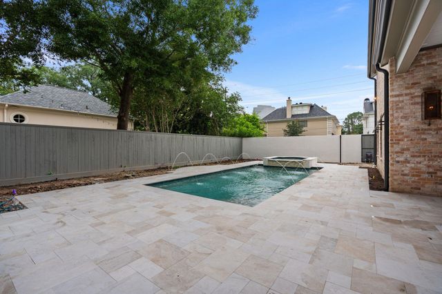 827 Rocky River Road, Houston, TX 77056